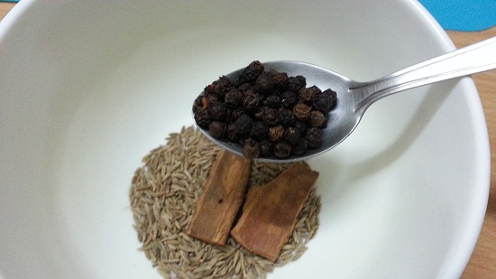 15 to 20 Black Peppercorns (Kali or Gol Mirch)