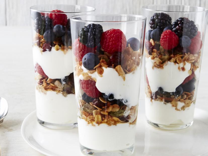 Yogurt and granola parfait