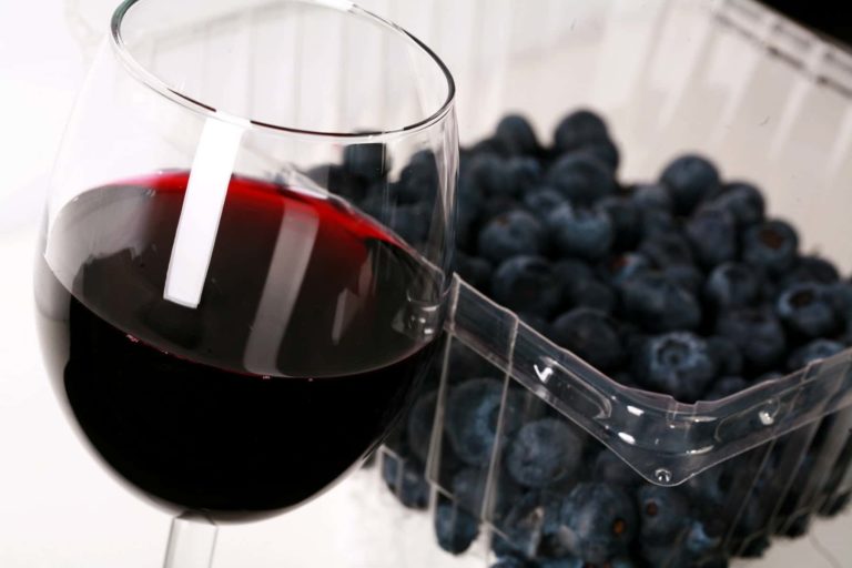 Blueberry Wine Recipe That You Can Make At Home! Blueberry Wine Recipe That You Can Make At Home!