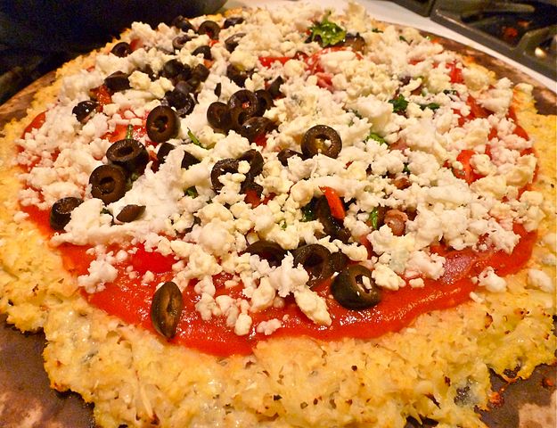 "cauliflower pizza nutrition facts"