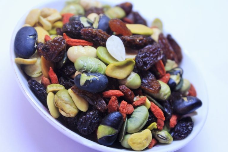 "trail mix nutrition facts"